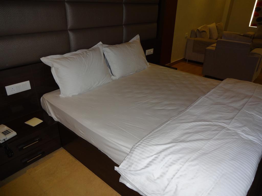 Hardik Resort 奥拉奇哈 客房 照片