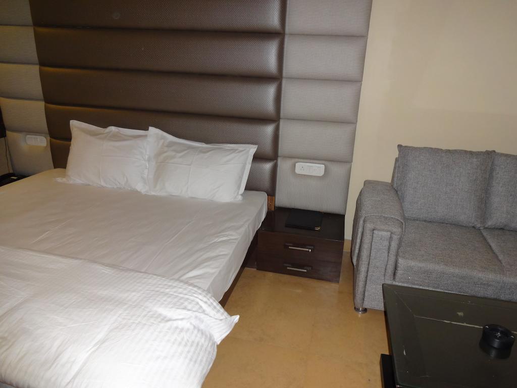 Hardik Resort 奥拉奇哈 外观 照片