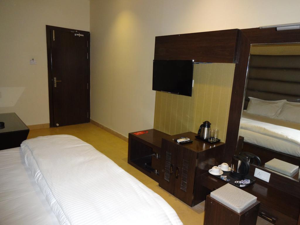 Hardik Resort 奥拉奇哈 外观 照片
