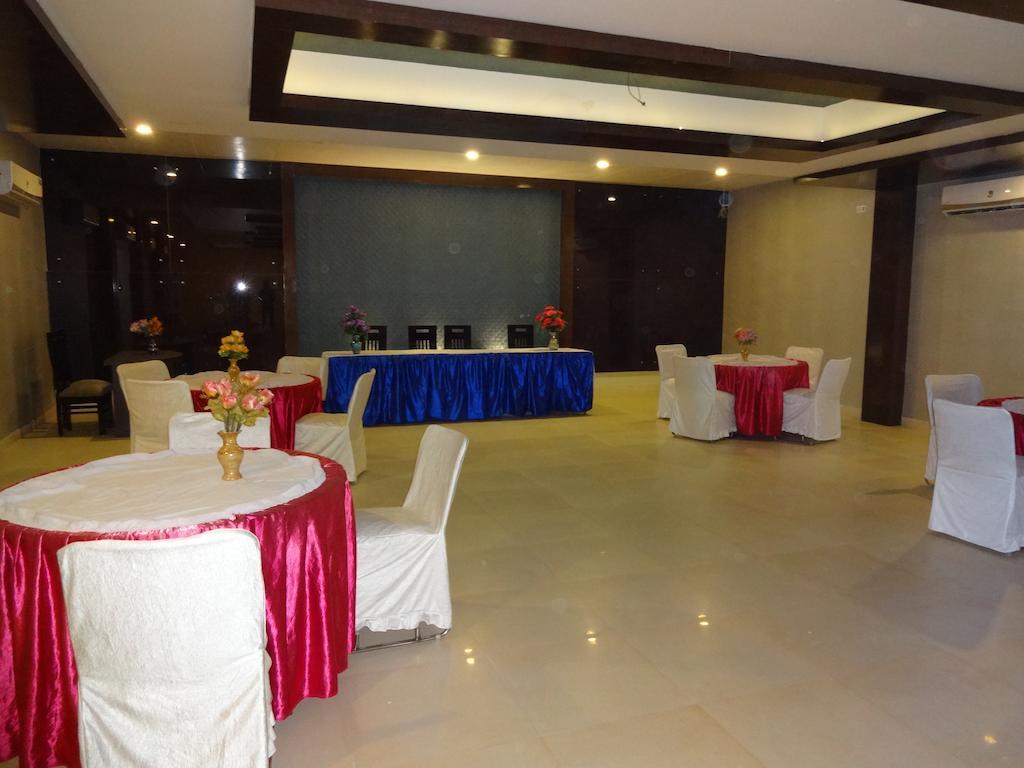 Hardik Resort 奥拉奇哈 外观 照片